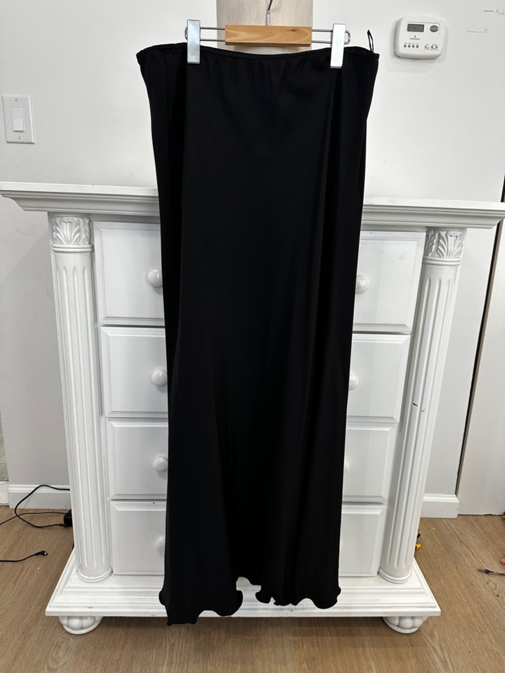 Clifford Michael silk skirt — size 16
100% silk